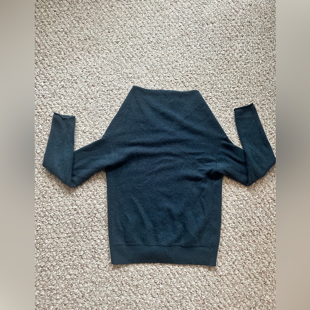 Club Monaco 100% Cashmere Sweater